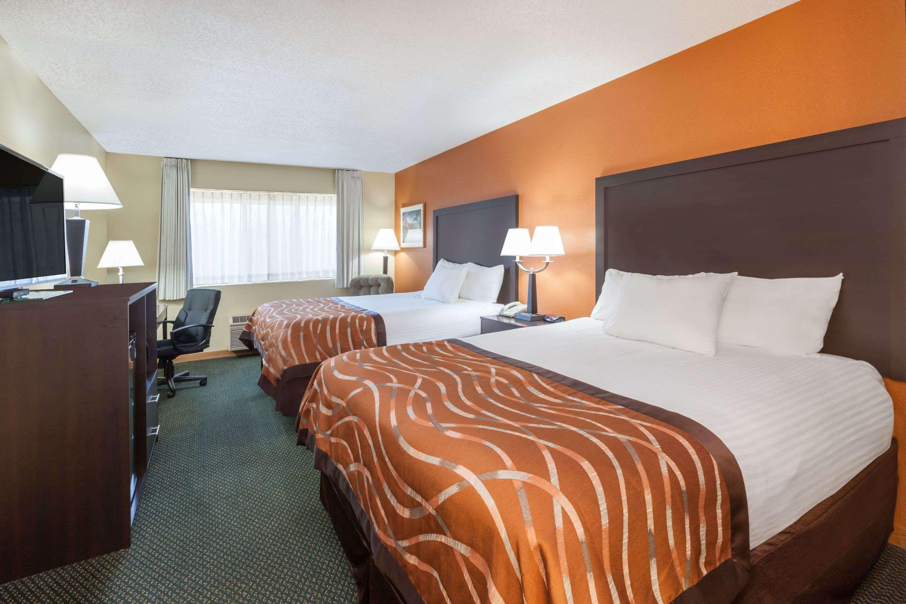 Baymont By Wyndham Midland Motel Екстериор снимка